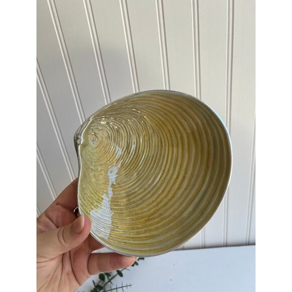 Mariposa Metal Clam Shell Dish | Handcrafted Enamel Painted Coastal Decor - Picture 6 of 8